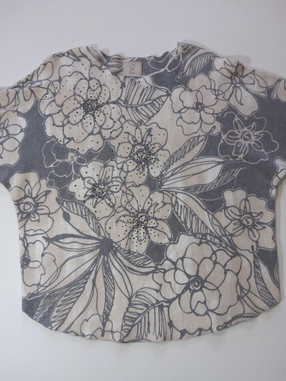 Sioni Sweater Womens XL Grey White Floral Rhinestone Studded Cozy Soft Knit - Picture 8 of 9